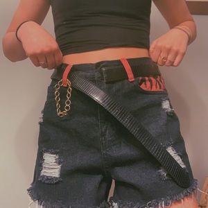 CUSTIMIZED BLACK FLAMED FRAYED JEAN SHORTS